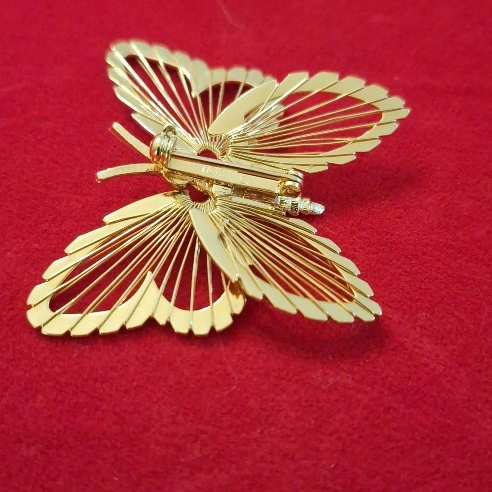 Vintage Monet butterfly brooch gold tone wire wings insect moth jewelry pin - Picture 9 of 10